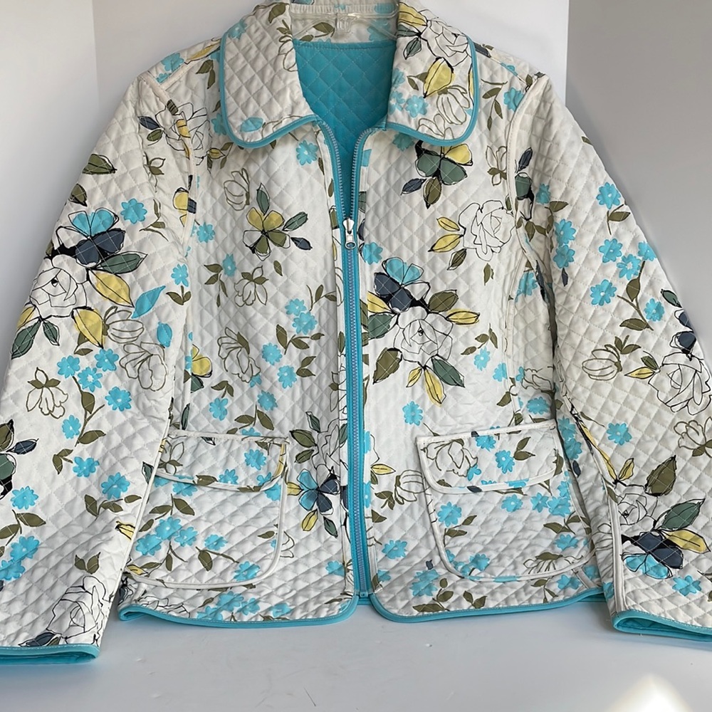 Vintage quilted floral reversible jacket one solid one side floral size large